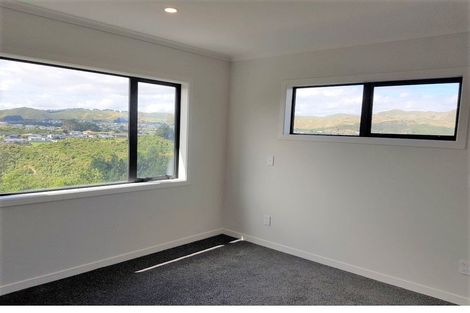 Photo of property in 1 Opaoa Way, Aotea, Porirua, 5024
