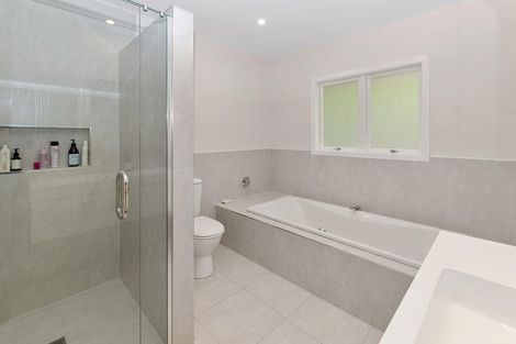 Photo of property in 14 Mayburn Road, Te Atatu Peninsula, Auckland, 0610