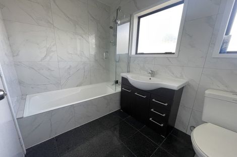 Photo of property in 95 Hobsonville Road, West Harbour, Auckland, 0618