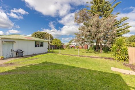 Photo of property in 215 Puriri Street, Castlecliff, Whanganui, 4501