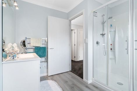 Photo of property in 10 Austin Reid Avenue, Carterton, 5713