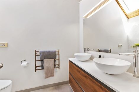 Photo of property in 27 Homewood Place, Chatswood, Auckland, 0626