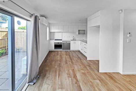 Photo of property in 3/12 Mana Avenue, Titahi Bay, Porirua, 5022