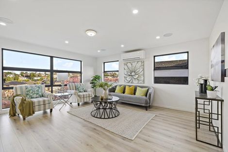 Photo of property in 11 Tawapou Close, Massey, Auckland, 0614