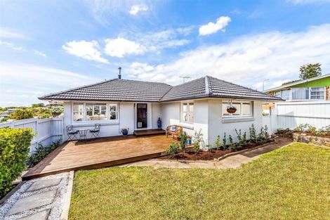 Photo of property in 1/2 Elizabeth Place, Mairangi Bay, Auckland, 0630