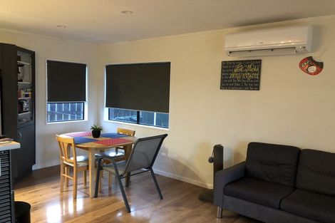 Photo of property in 3/92 Awaroa Road, Sunnyvale, Auckland, 0612