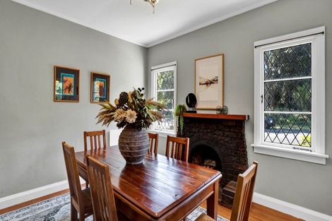 Photo of property in 32 Victoria Road, New Plymouth, 4310