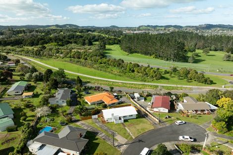 Photo of property in 14 Adams Place, Te Kamo, Whangarei, 0112