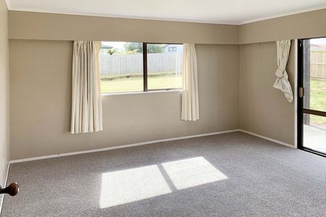 Photo of property in 2/4 Albert Street, Papakura, 2110