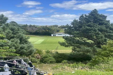 Photo of property in 15a Colchester Crescent, Newlands, Wellington, 6037