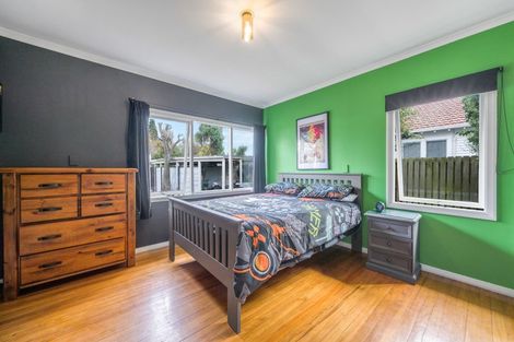 Photo of property in 182 Main North Road, Redwood, Christchurch, 8051