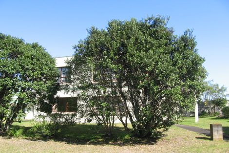 Photo of property in 2 Hardy Place, Cooks Beach, Whitianga, 3591