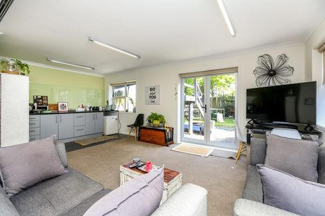 Photo of property in 4 Holloway Road, Omata, New Plymouth, 4374