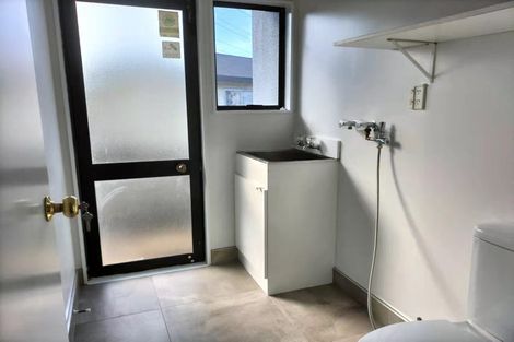 Photo of property in 1/84 Totaravale Drive, Totara Vale, Auckland, 0629