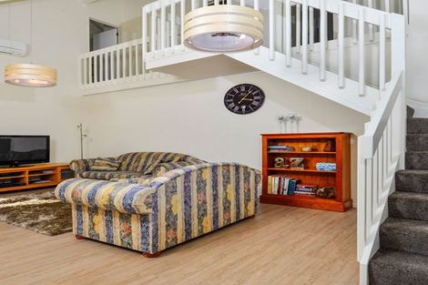 Photo of property in 2/23 Sunnynook Road, Forrest Hill, Auckland, 0620