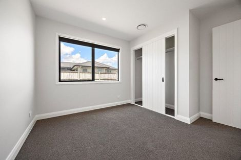 Photo of property in 23 Robert Might Road, Kumeu, 0810