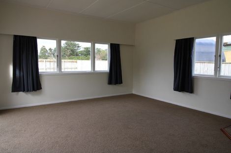 Photo of property in 464 South Road, Omata, New Plymouth, 4374