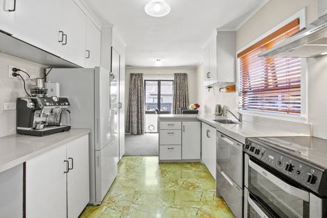 Photo of property in 10 Truby King Street, Merrilands, New Plymouth, 4312