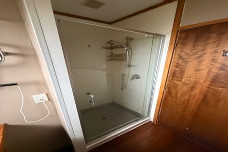 Photo of property in 2/521 Glenfield Road, Glenfield, Auckland, 0629