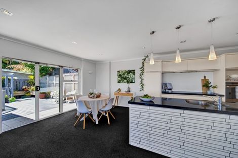 Photo of property in 75 Belt Road, New Plymouth, 4310