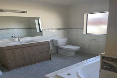 Photo of property in 3 Maidstone Place, Oteha, Auckland, 0632