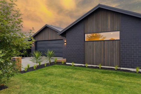 Photo of property in 10 Pierce Street, Marshland, Christchurch, 8083