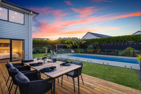 Photo of property in 15 William Blake Way, Riverhead, 0820