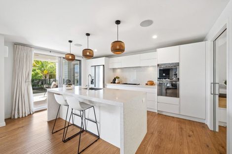 Photo of property in 27 Shelly Beach Parade, Cockle Bay, Auckland, 2014