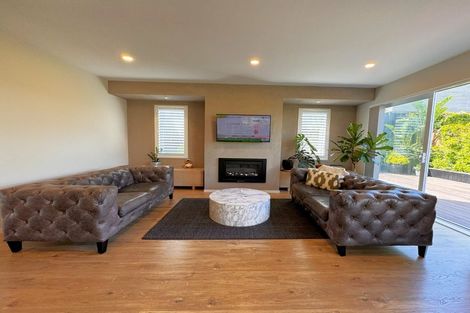 Photo of property in 17a Lake Pupuke Drive, Takapuna, Auckland, 0622