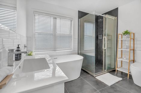 Photo of property in 1/109 Target Road, Totara Vale, Auckland, 0629