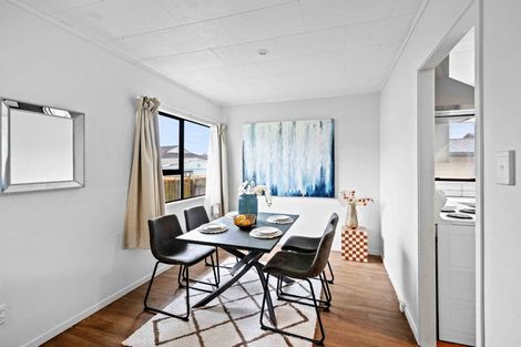 Photo of property in 2/17 Anglers Way, Wattle Downs, Auckland, 2102