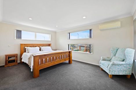 Photo of property in 111 Lake Panorama Drive, Henderson Valley, Auckland, 0612