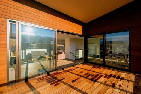 Photo of property in 33 Stratford Drive, Mount Pisa, Cromwell, 9383