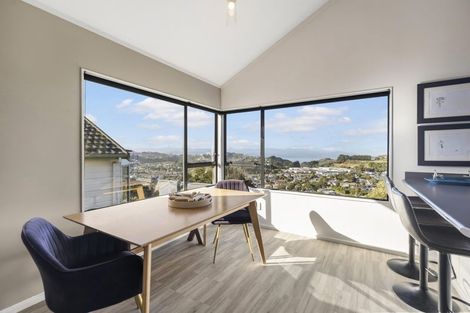 Photo of property in 7 Meadowcroft Grove, Johnsonville, Wellington, 6037