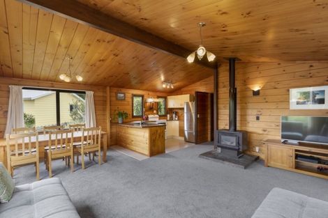 Photo of property in 22 Whitechapel Grove, Stokes Valley, Lower Hutt, 5019