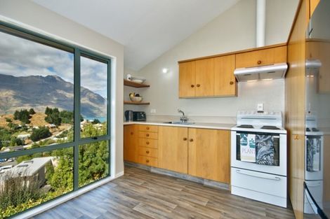 Photo of property in 10a Caples Place, Fernhill, Queenstown, 9300