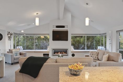 Photo of property in 9 Tinopai Road, Titirangi, Auckland, 0604