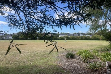 Photo of property in 4 Heversham Place, Glendene, Auckland, 0602