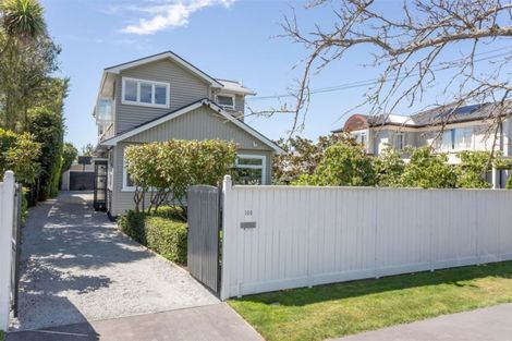 Photo of property in 100 Saint Andrews Square, Strowan, Christchurch, 8052