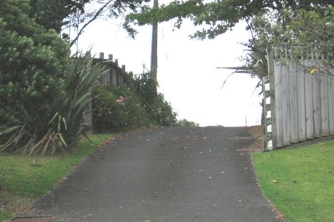 Photo of property in 2/86 Browns Bay Road, Rothesay Bay, Auckland, 0630