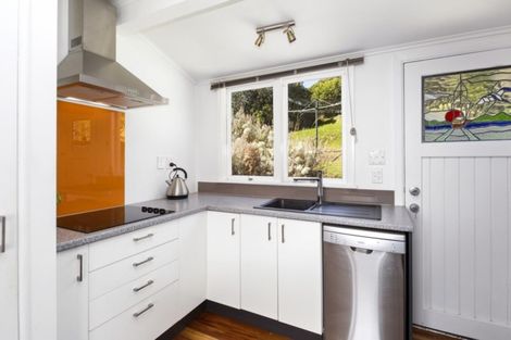 Photo of property in 32 Cluny Road, Plimmerton, Porirua, 5026