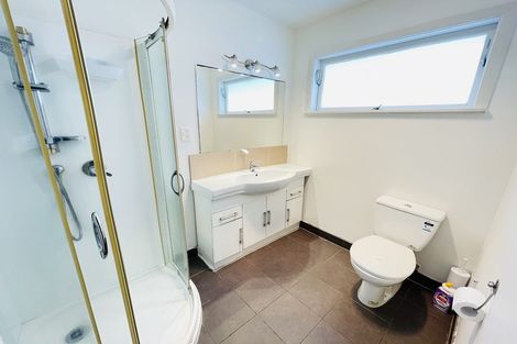 Photo of property in 219 Wairau Road, Totara Vale, Auckland, 0627