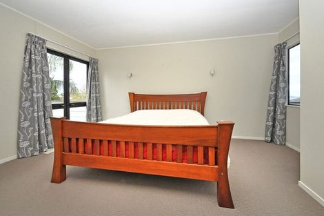 Photo of property in 1/16 Glucina Avenue, West Harbour, Auckland, 0618