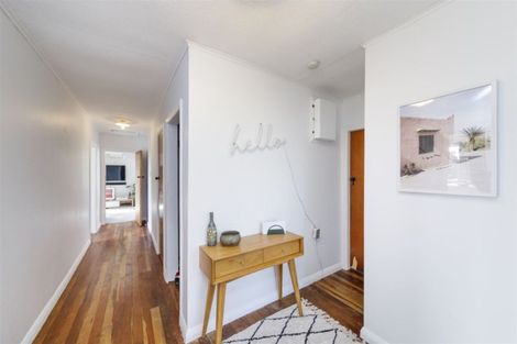 Photo of property in 4 Crewe Crescent, Hokowhitu, Palmerston North, 4410