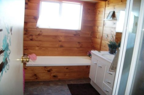 Photo of property in 1 Graham Collins Drive, Windsor Park, Auckland, 0632