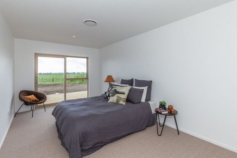 Photo of property in 435 Tararua Road, Levin, 5571