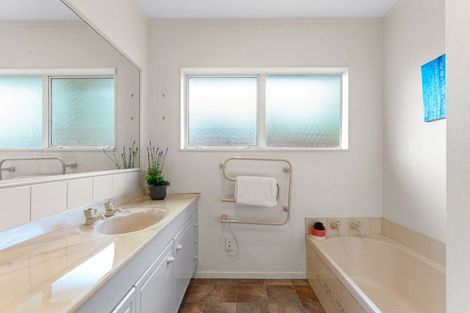 Photo of property in 6 Pono Place, Waiuku, 2123