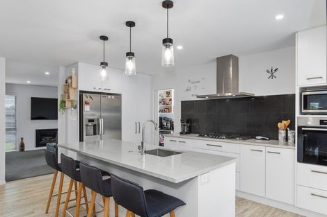 Photo of property in 15 Anglers Way, Omokoroa, 3114