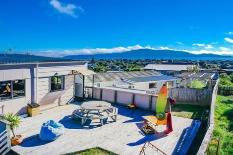 Photo of property in 13 Trig Hill Terrace, Waikanae Beach, Waikanae, 5036