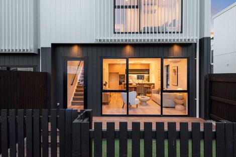 Photo of property in 1/18 Handley Avenue, Narrow Neck, Auckland, 0624